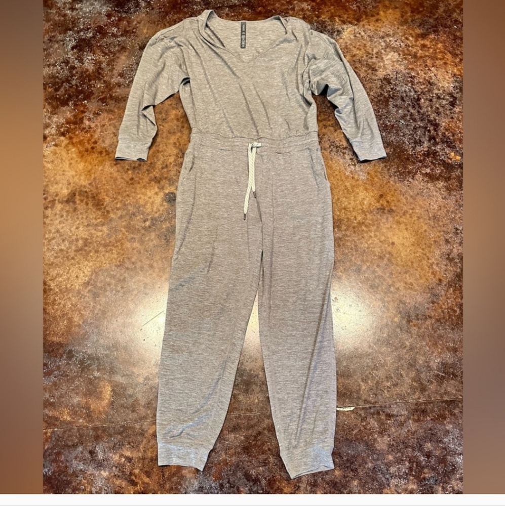 Euc Vuori Lux Long Sleeve jumpsuit. Women's small